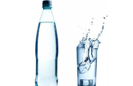 国内瓶装水行业快速发展 水市场“蓝海”变“红海”