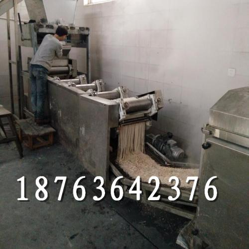 炒面自動生產線設備 自動炒面蒸煮機器 炒面加工設備